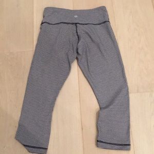 Lululemon Wunder Under Cropped Leggings